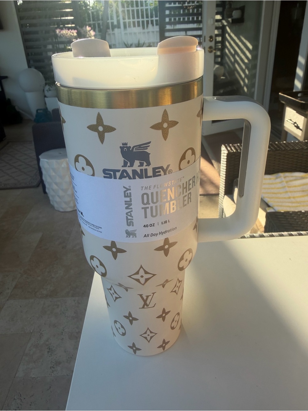 Stanley White & Gold Patterned Quencher Tumbler with Handle